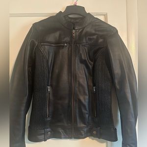 Motorcycle leather jacket with zip out lining
